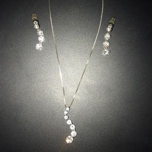 Earring and necklace set